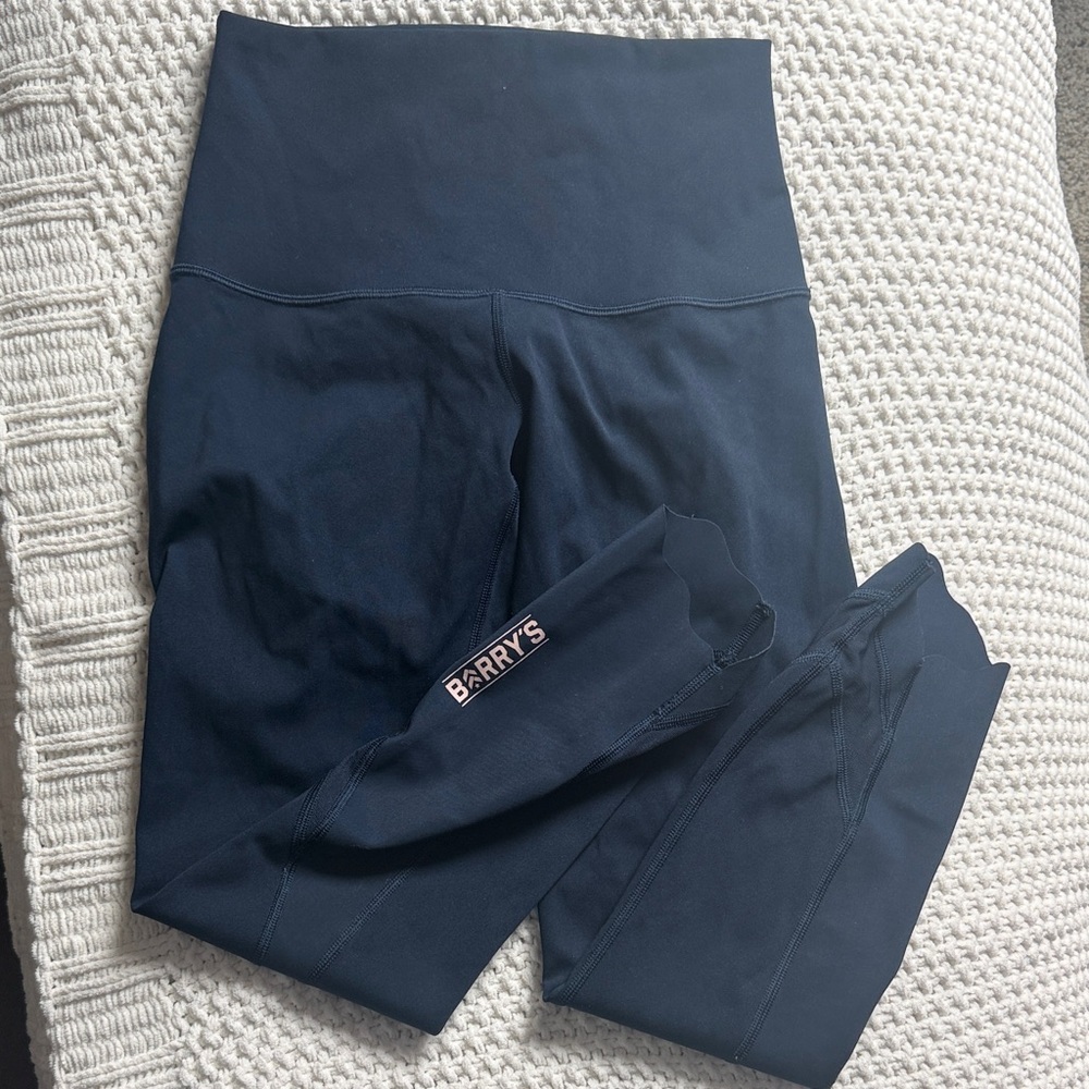 lululemon athletica x Barry’s scalloped 3/4 Navy High-Waist Leggings